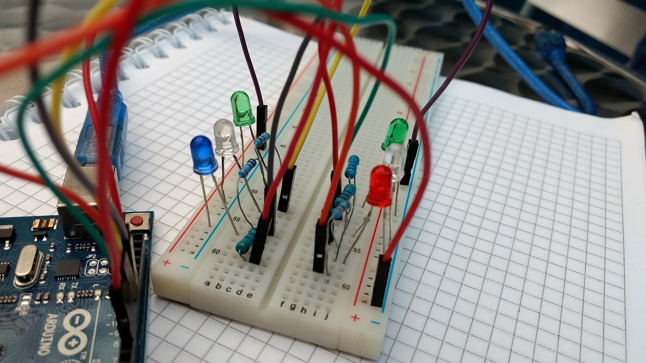 arduino, circuit, cables-2713093.jpg